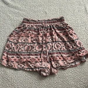 live to be spoiled shorts